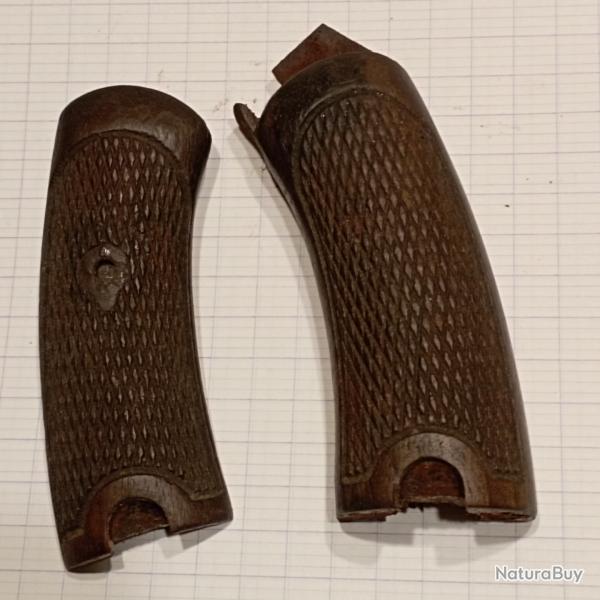 Jeu de plaquettes avec vis en TBE ,pour revolver d'ordonnance Mle 1892.