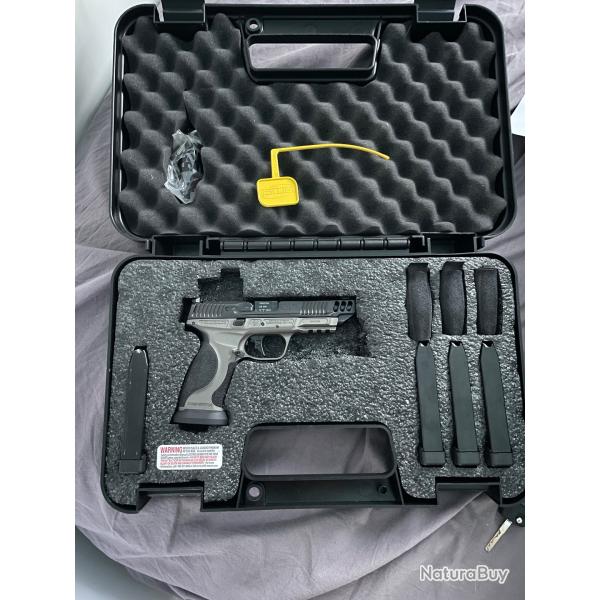 Smith & Wesson competitor M&P 9 M2.0