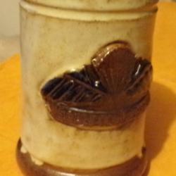 CHOPE A BIERE DE 50 CL PARACHUTISTE JE PENSE ANGLAIS AVEC MARQUAGE SCHAFFEN 23 SEP 67 , BON ETAT VOI