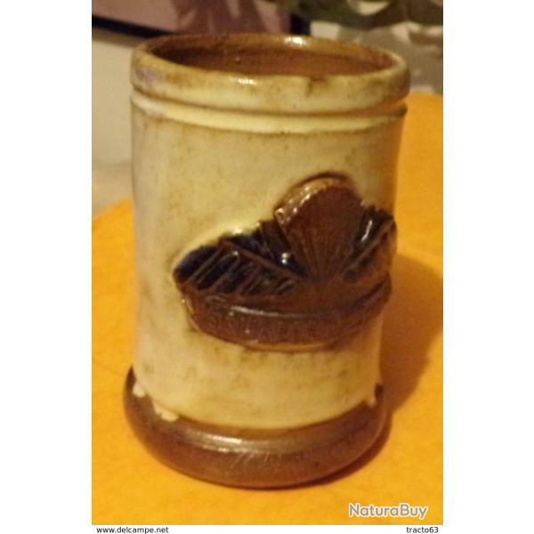 CHOPE A BIERE DE 50 CL PARACHUTISTE JE PENSE ANGLAIS AVEC MARQUAGE SCHAFFEN 23 SEP 67 , BON ETAT VOI