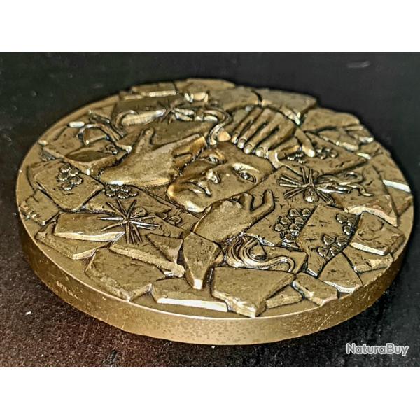 CINQUI�ME R�PUBLIQUE M�daille, Cinquantenaire du Secours populaire Fran�ais TR�S RARE !