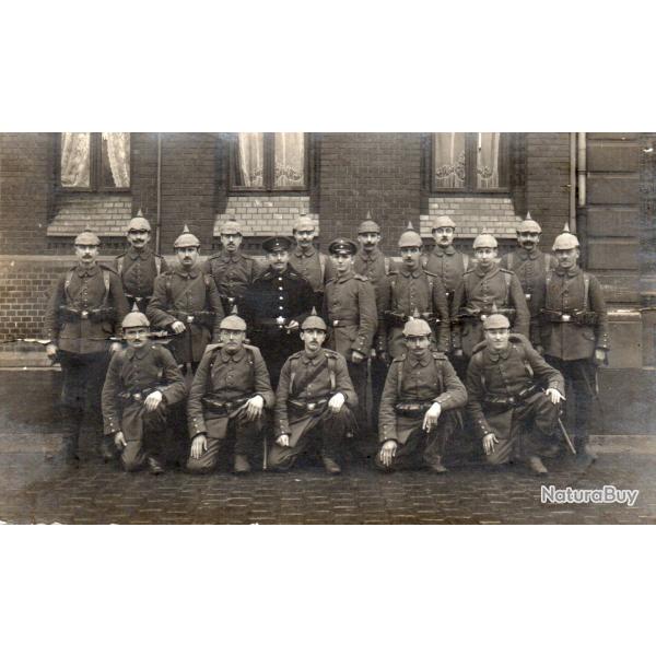 CPA - Un Groupe Soldats Allemands - N�4111