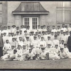 CPA - Un Groupe Soldats  Bless&eacute;s Allemands - N&deg;4114