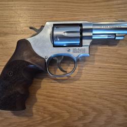 Superbe Smith et wesson modele 64-6 canon 3 pouces en tr&egrave;s bon &eacute;tat + crosse en bois d'olivier neuve