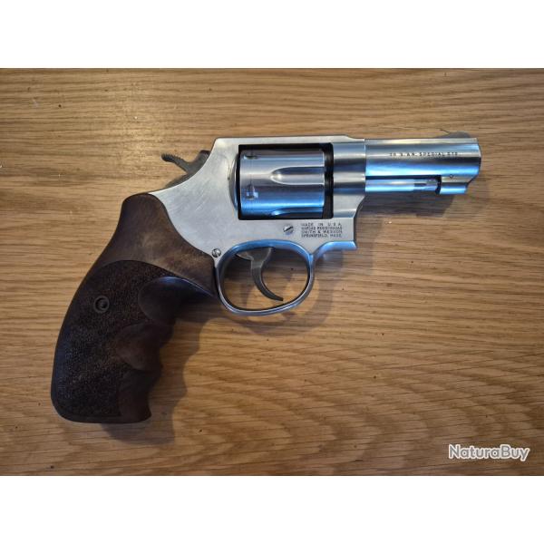 Superbe Smith et wesson modele 64-6 canon 3 pouces en tr�s bon �tat + crosse en bois d'olivier neuve