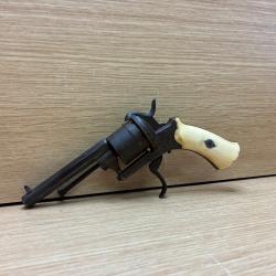 Petit revolver &agrave; broche