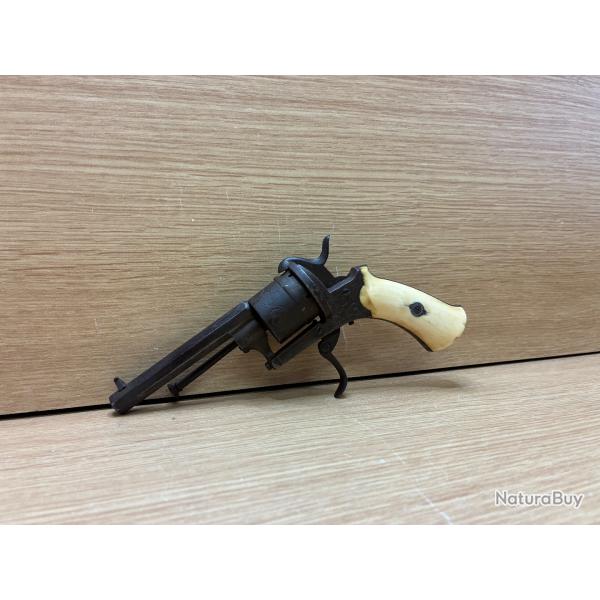 Petit revolver � broche