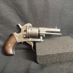 Revolver &agrave; broche 7 mm poin&ccedil;onner ELG . mod&egrave;le 1878