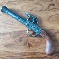 Grand pistolet &agrave; silex &agrave; coffre canon tromblonn&eacute; pour d&eacute;coration