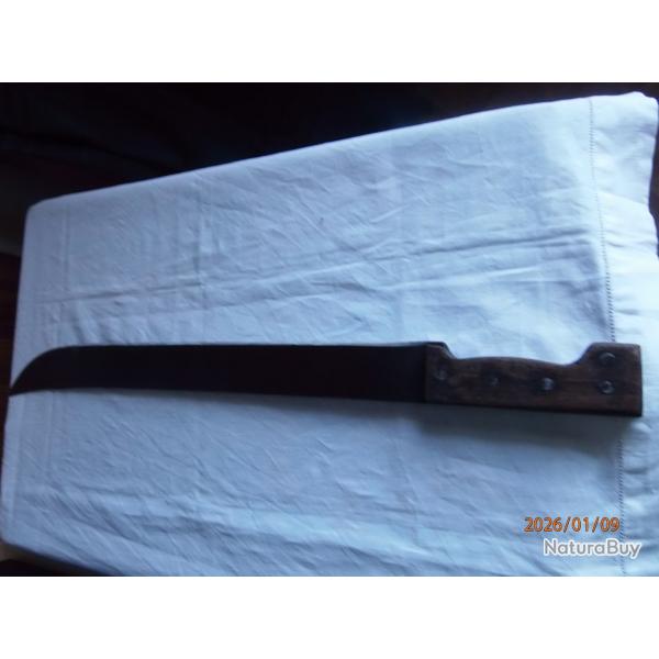 Grande machette ancienne.