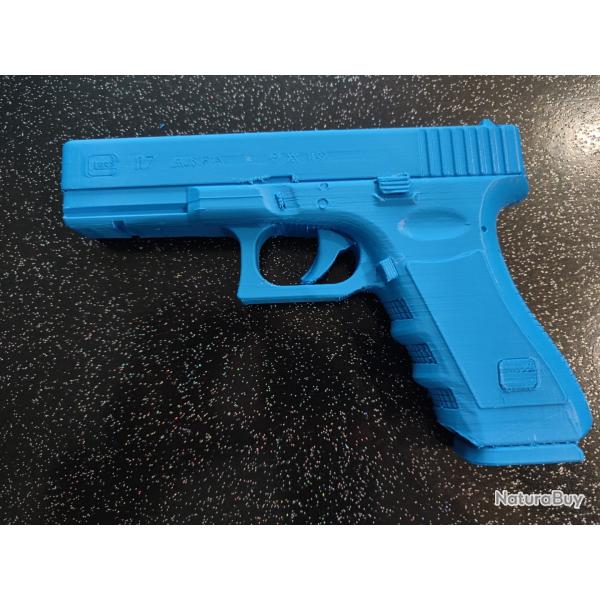 Blue gun Glock 17