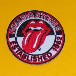 TISSU PATCH : ROLLING STONES ESTABLISHED , DIAMETRE 7,5 CM , BON ETAT VOIR PHOTO . POUR TOUT RENSEIG