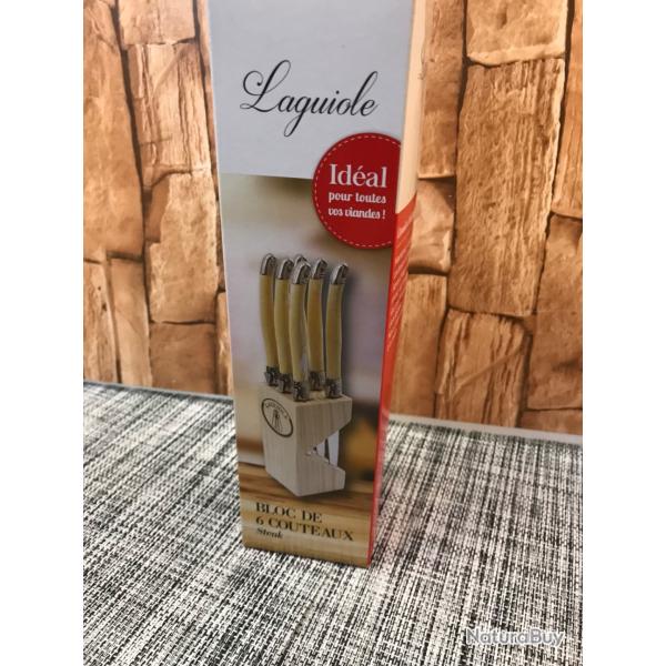 Bloc de bois avec couteaux steak