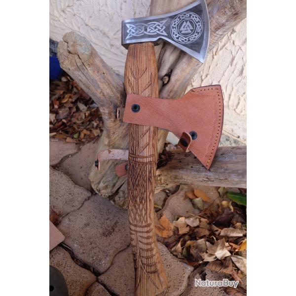 Hache de Viking Ragnar Lothbrok Lame Acier Carbone 1055 Symboles Manche Bois Etui Cuir Artisanale