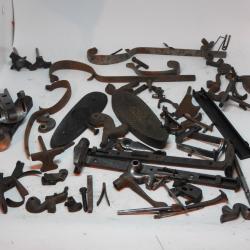 Tr&egrave;s gros lot de fond de tiroir d'armurier.