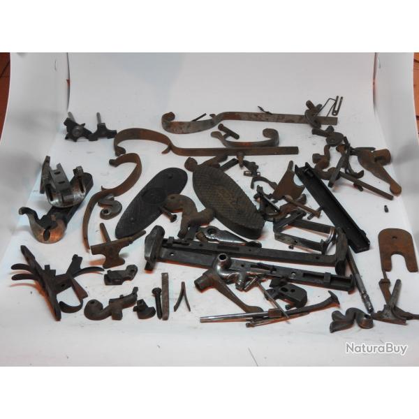 Tr�s gros lot de fond de tiroir d'armurier.