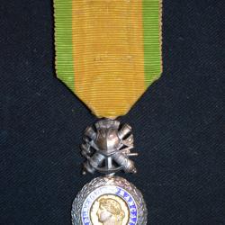 MEDAILLE MILITAIRE 1870-SUSPENSION ANNEAU-TROPHEE UNIFACE-ARGENT ET VERMEIL