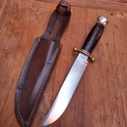 Grand Couteau de Chasse Forg&eacute; SABATIER avec &Eacute;tui en cuir