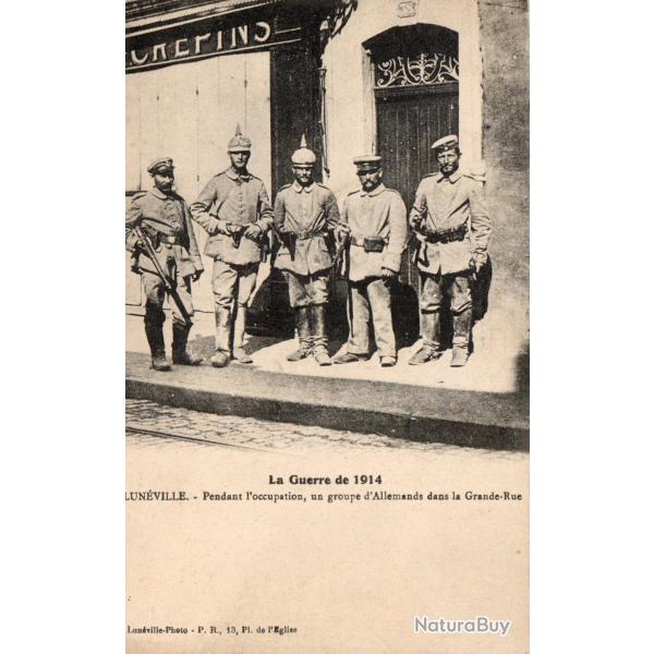 CPA - LUNEVILLE- Pendant l'occupation, un groupe d'Allemand dans la grand-Rue  -N�6023