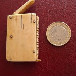 Rare Antique Vesta En Os bo&icirc;te d'allumettes.