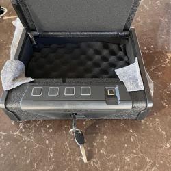 Coffre pour arme de poing &agrave; ouverture biom&eacute;trique