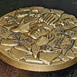 CINQUI&Egrave;ME R&Eacute;PUBLIQUE M&eacute;daille, Cinquantenaire du Secours populaire Fran&ccedil;ais COMME NEUVE RARE!