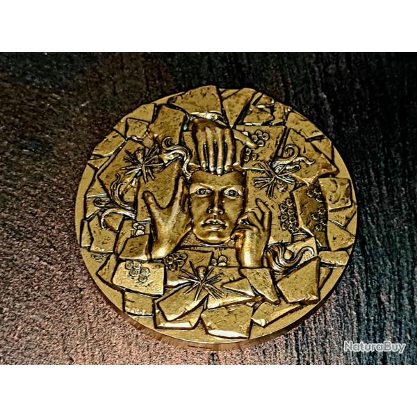 CINQUI�ME R�PUBLIQUE M�daille, Cinquantenaire du Secours populaire Fran�ais COMME NEUVE