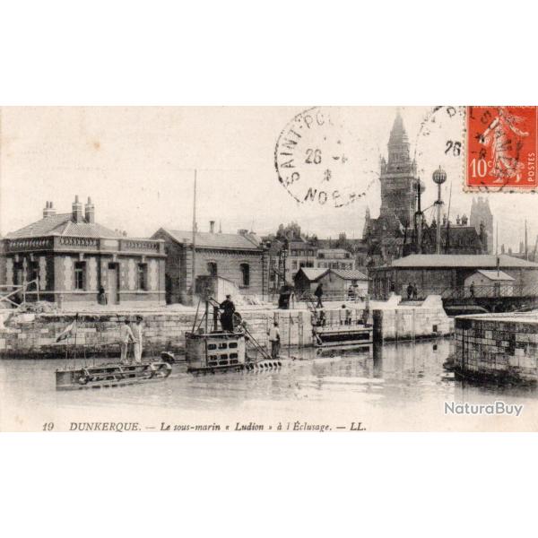 CPA - DUNKERQUE- Le Sous-Marin " Ludion " a l'�clusage  - N�6033