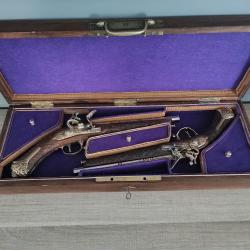 Exceptionnelle paire de pistolets &agrave; silex Zanotti florentin de tr&egrave;s grand luxe en coffret am&eacute;nag&eacute;