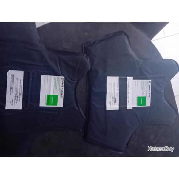 Ench�re lot de 2 plaques balistiques contre les armes de poings et les lames HAWK 46X30 et 42x35 cm