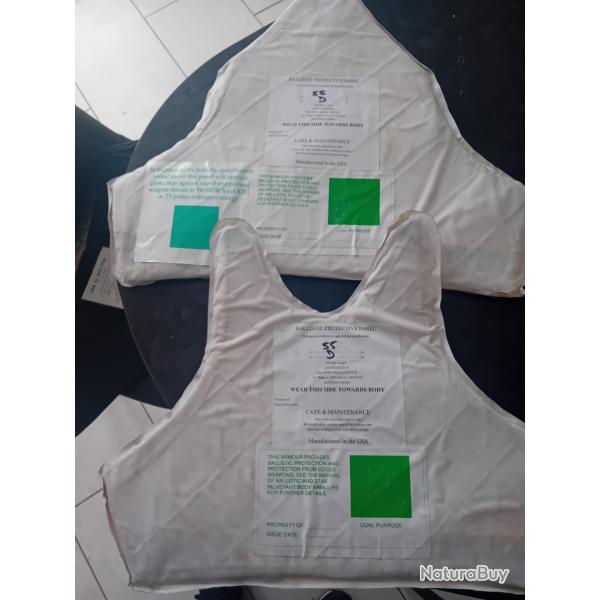 Ench�re lot de 2 plaques balistiques contre les armes de poings et les lames 48X47 cm
