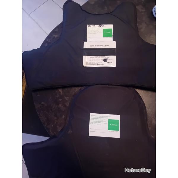 Ench�re lot de 2 plaques balistiques contre les armes de poings et les lames HAWK 57X34 cm
