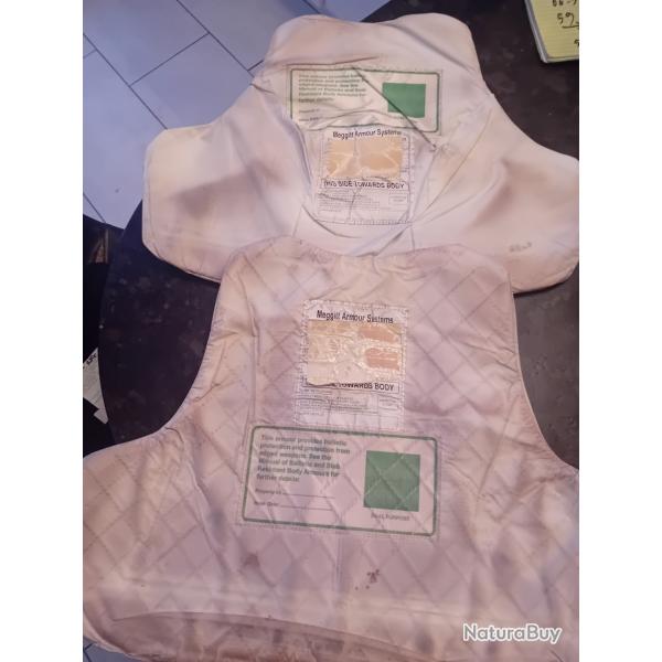 Ench�re lot de 2 plaques balistiques 3a contre les armes de poings et les lames  MEGGITT 50X39 46X34