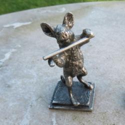 Figurine humoristique vintage de cochon "chef d'orchestre"en &eacute;tain (XX&eacute;)