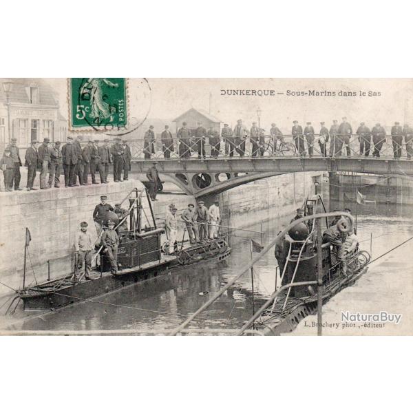 CPA - DUNKERQUE- Sous-Marin dans le Sas - N�6035