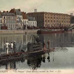 CPA - MARINE DE GUERRE - DUNKERQUE " Le Phoque " Sous-Marin sortant du Port N&deg;6055