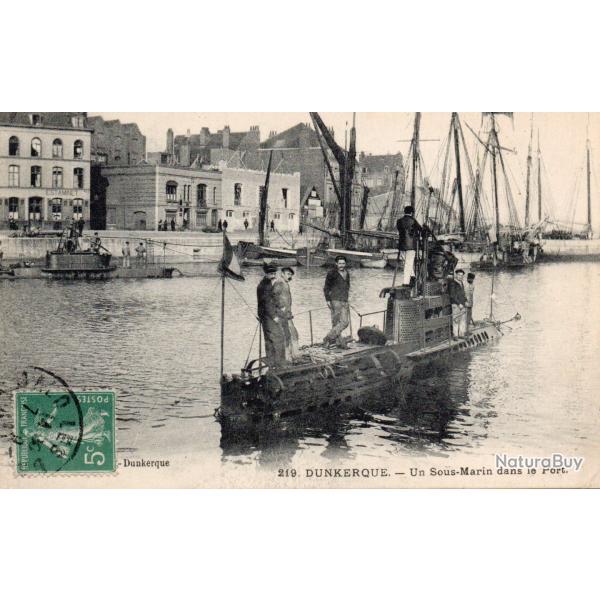 CPA - MARINE DE GUERRE -DUNKERQUE - Un Sous-Marin dans le Ports -N�6045
