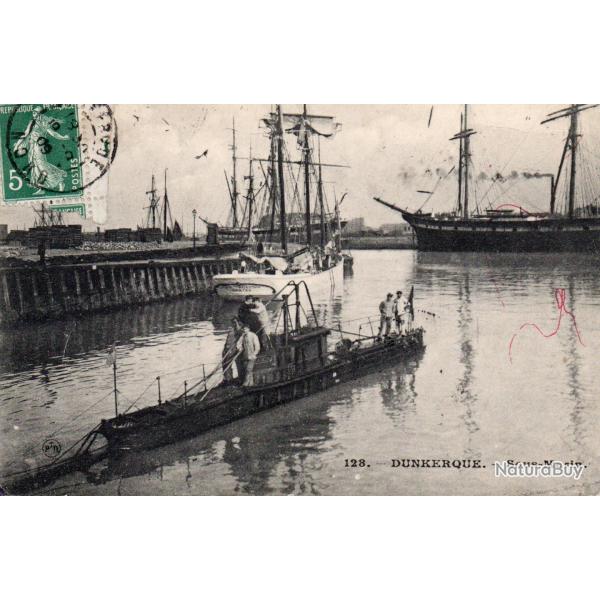 CPA - MARINE DE GUERRE -DUNKERQUE - Un Sous-Marin  -N�6043