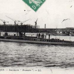 CPA - MARINE DE GUERRE -DUNKERQUE - Un Sous-Marin " Brumaire " -N&deg;6039