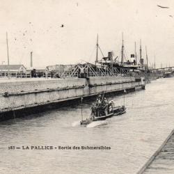 CPA - MARINE DE GUERRE - LA PALLICE- Sortie des Submersibles -N&deg;6038