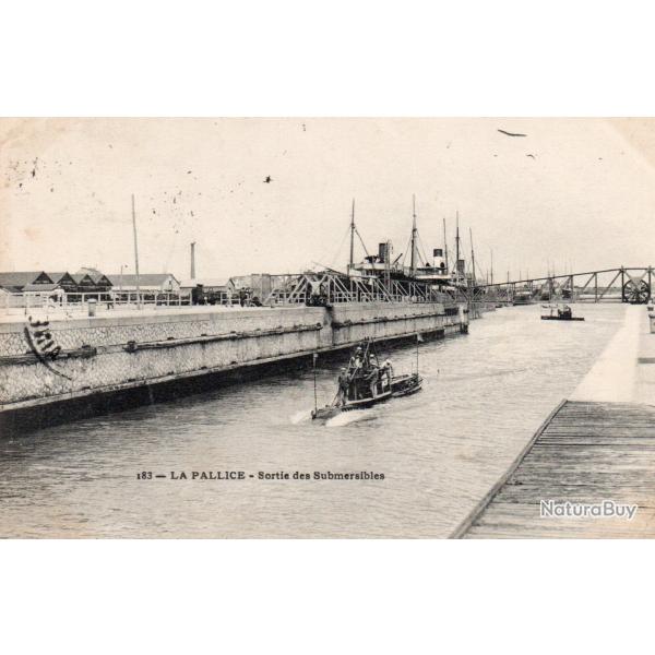 CPA - MARINE DE GUERRE - LA PALLICE- Sortie des Submersibles -N�6038