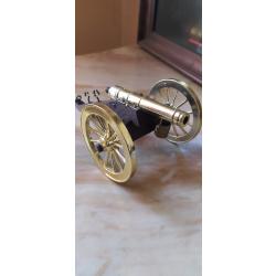 Canon d'artillerie a amorces