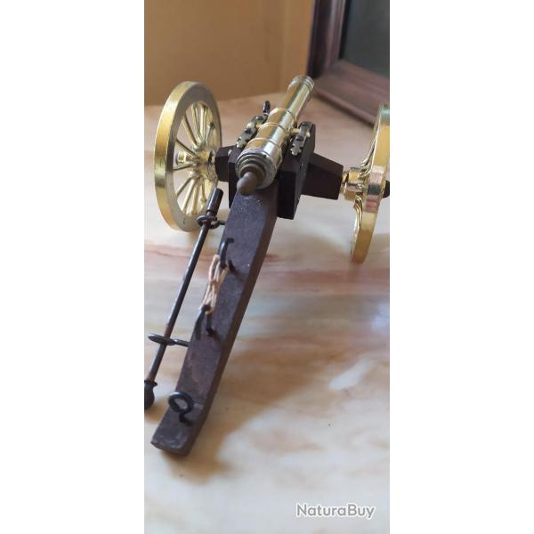 Canon d'artillerie a amorces
