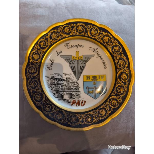Assiette unique de l'E.T.A.P avec l'or incrust�.