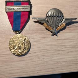 insigne brevet  para+ m&eacute;daille troupes a&eacute;roport&eacute;es