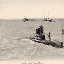 CPA - Marine de Guerre - Sortie dun Sous-Marin N&deg;6061