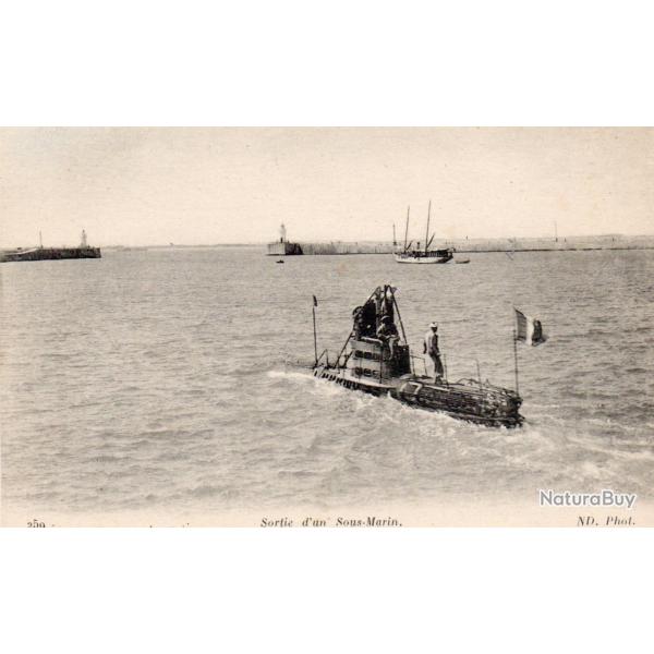 CPA - Marine de Guerre - Sortie dun Sous-Marin N�6061