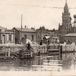 CPA - Marine de Guerre -DUNKERQUE - Le Sous-Marin " Ludion ' a l'Eclusage -N&deg;6068