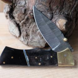 Beau Couteau Damas Lame Drop Point 128 Couches Manche B&eacute;lier & R&eacute;sine Fabric Artisanale Linerlock 03