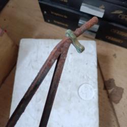 Crosse squelette de revolver ancien